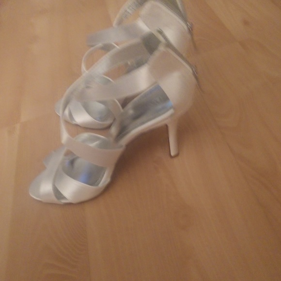 Wedding dress - Picture 5 of 8